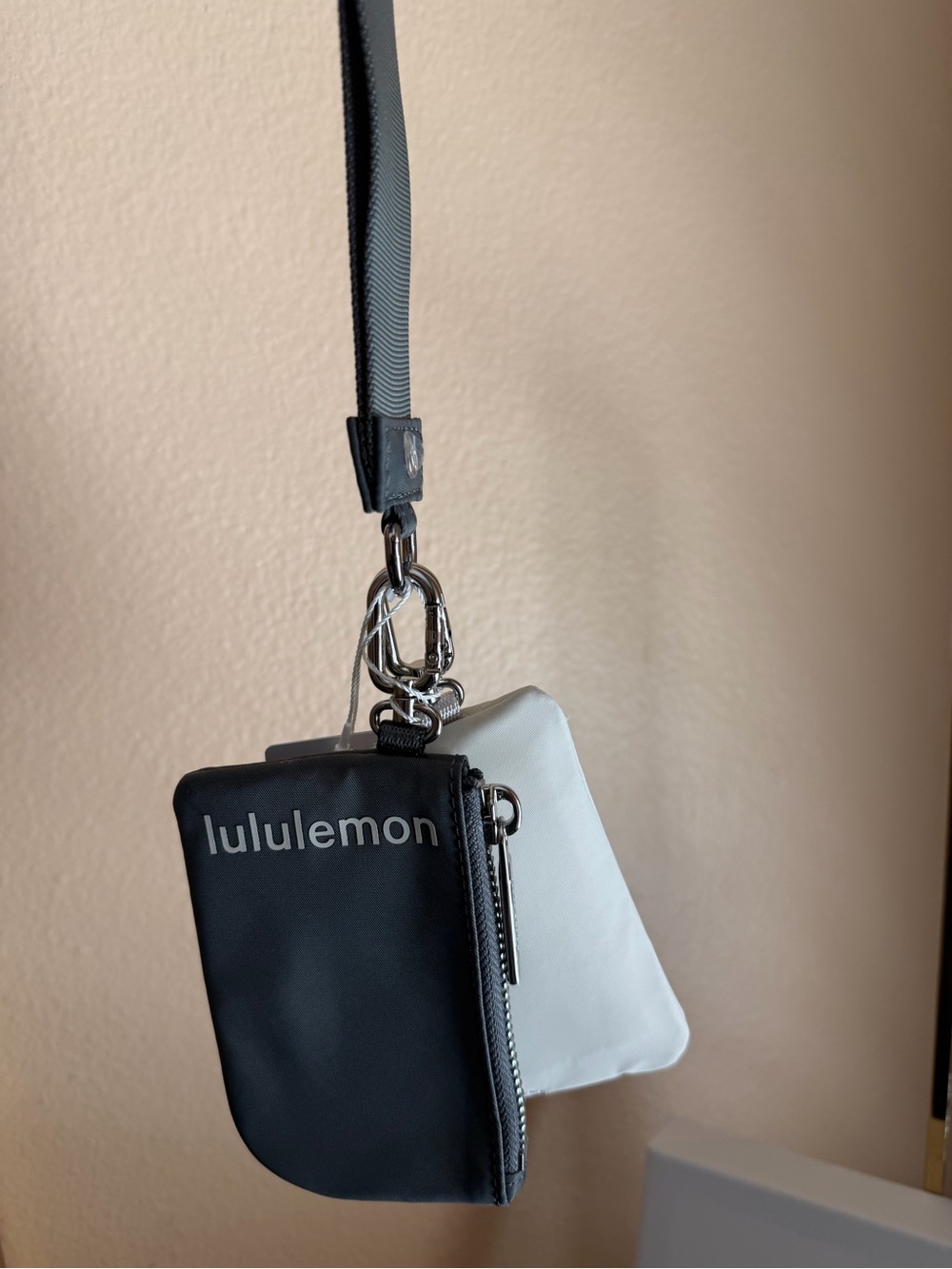 Lululemon Dual Pouch Wristlet Gray and White NWT - Picture 5 of 5